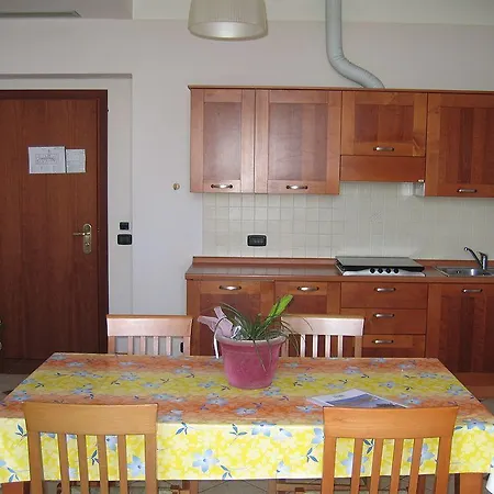 Hotel apartamentowy Residenza Sul Mare Margherita - Il Lupo Affitta 4*