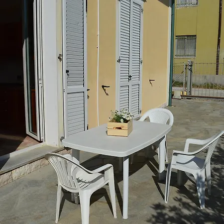 Residenza Sul Mare Margherita - Il Lupo Affitta 4*