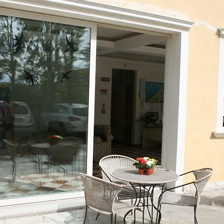 Hotel apartamentowy Residenza Sul Mare Margherita - Il Lupo Affitta 4*