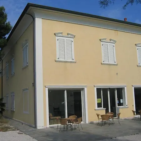 Hotel apartamentowy Residenza Sul Mare Margherita - Il Lupo Affitta 4*