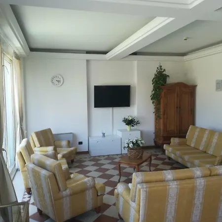 Hotel apartamentowy Residenza Sul Mare Margherita - Il Lupo Affitta
