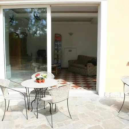 Hotel apartamentowy Residenza Sul Mare Margherita - Il Lupo Affitta 4*